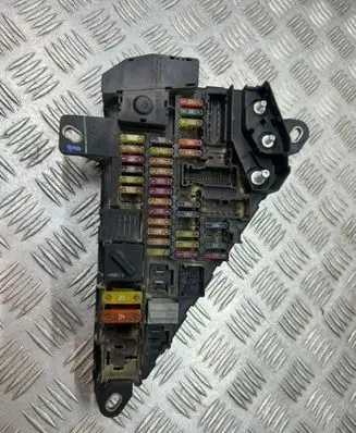 BMW 5 E60 E61 Fuse module 6906588 518811047