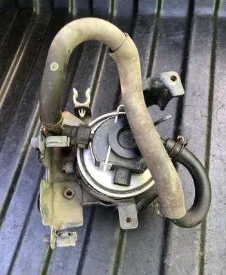 Infiniti FX Fuel filter bracket/mount holder 43225R2RR442