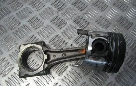 Opel Astra G Piston with connecting rod