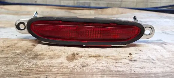 Chrysler Sebring (JS) Third/center stoplight E130253