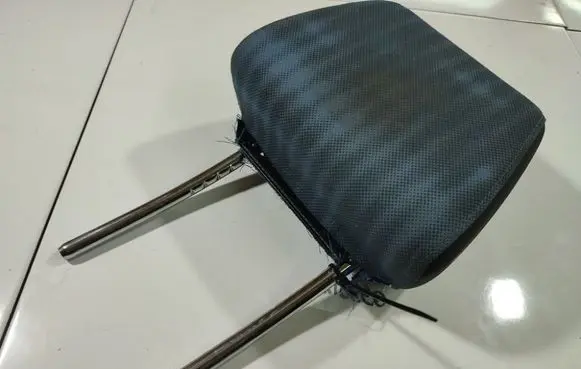 BMW 1 E81 E87 Front seat headrest 