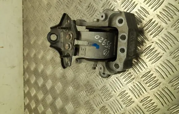 Lexus ES VII XZ10 Engine mount bracket 112K