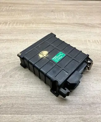 Volkswagen Golf III Engine control unit/module ECU 811906264 0280800104