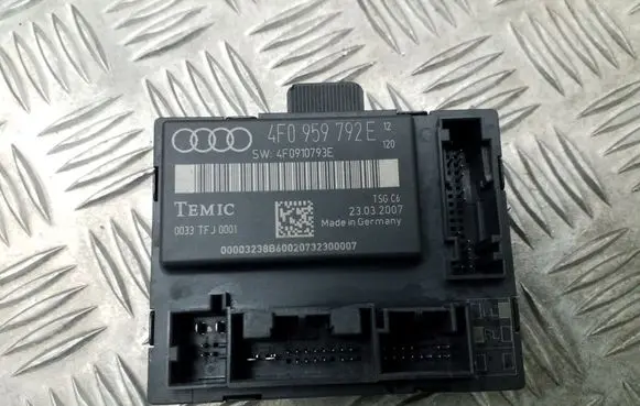 Audi A6 S6 C6 4F Door central lock control unit/module 4F0959792E