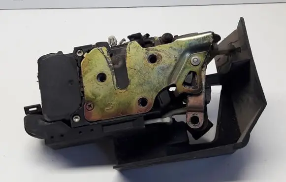 Alfa Romeo 156 Front door lock 18110241