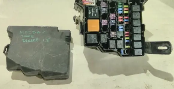 Mazda 2 Fuse box set 59043W D6516676Y K7005