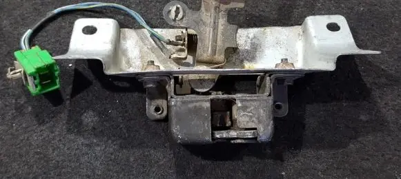 Nissan Terrano Tailgate/trunk/boot lock/catch/latch