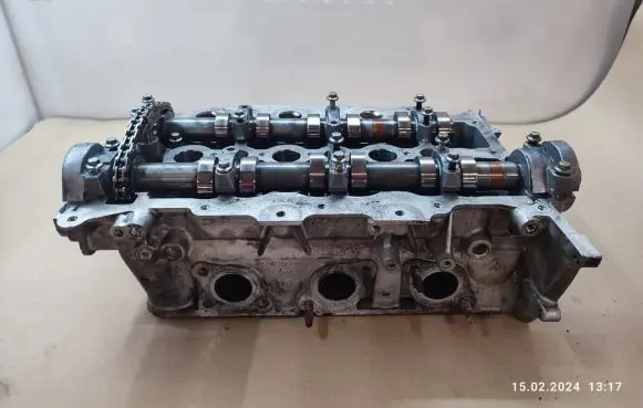 Land Rover Discovery 3 - LR3 Engine head 4R8Q6090AG