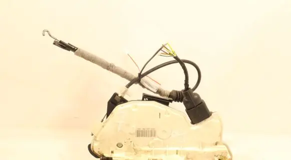 Volkswagen Tiguan Front door lock 5N1837015D