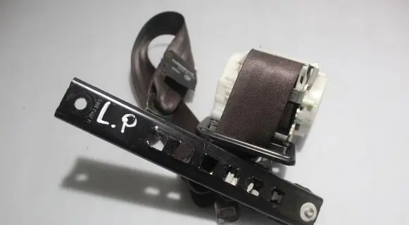 Jaguar XJ X351 Front seatbelt 