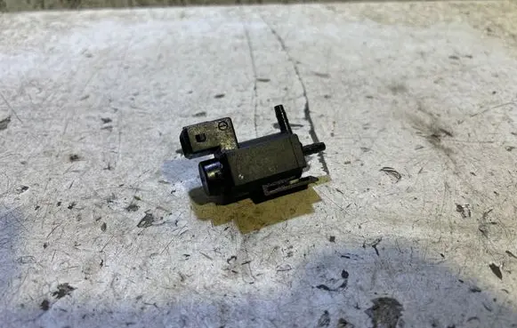 BMW 7 E65 E66 Turbo solenoid valve 70231800 7810831 11T335