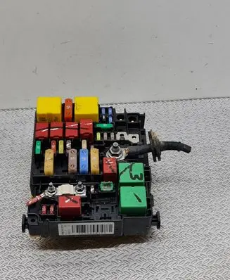 Peugeot 2008 II Fuse module 9804848480 F2990002 9807972380