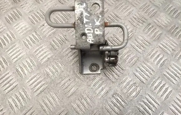 Audi TT TTS Mk2 Front door upper hinge 8J0831411