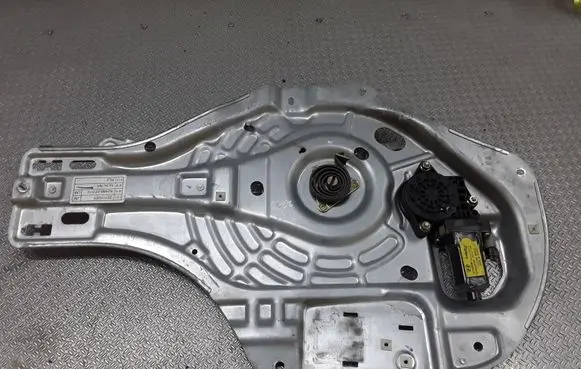 Hyundai Tucson JM Front door window regulator with motor 824802E010