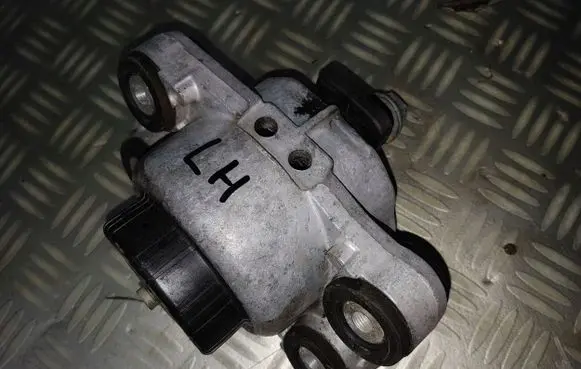 Land Rover Range Rover Sport L494 Engine mount bracket FPLA6A003BA