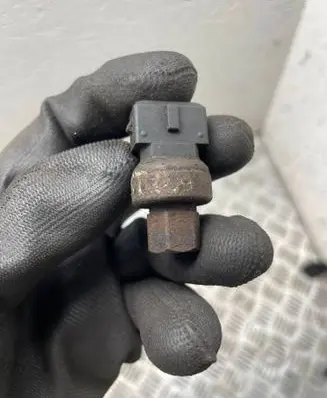 Air conditioning (A/C) pressure sensor