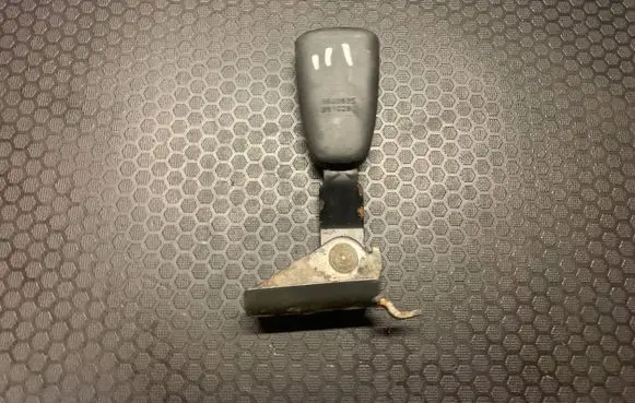 Volvo C70 Rear seatbelt buckle 8600635 981028