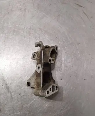 Peugeot 3008 I Engine mounting bracket 9688615780