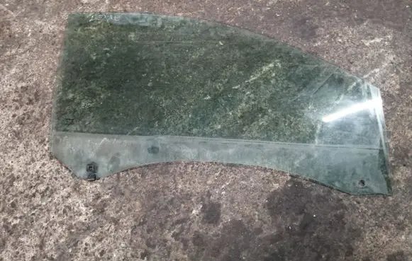 Renault Clio III Front door window/glass (coupe) 