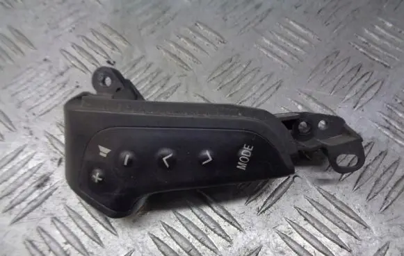 Toyota Avensis T250 Steering wheel buttons/switches 75B070
