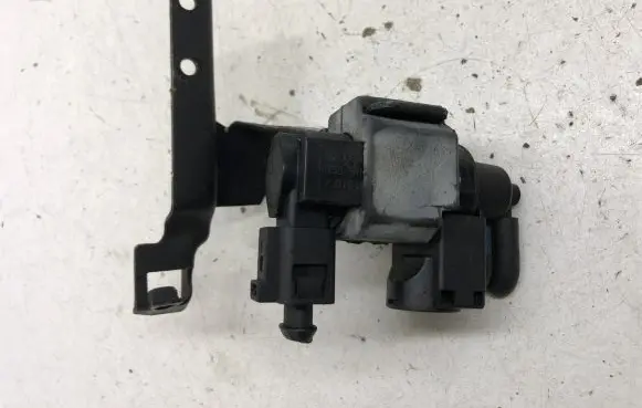 Audi A4 S4 B7 8E 8H Turbo solenoid valve 059906628D 70101900
