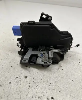 Volkswagen Golf V Rear door lock 7L0839015D