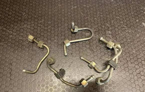 Fuel injector supply line/pipe