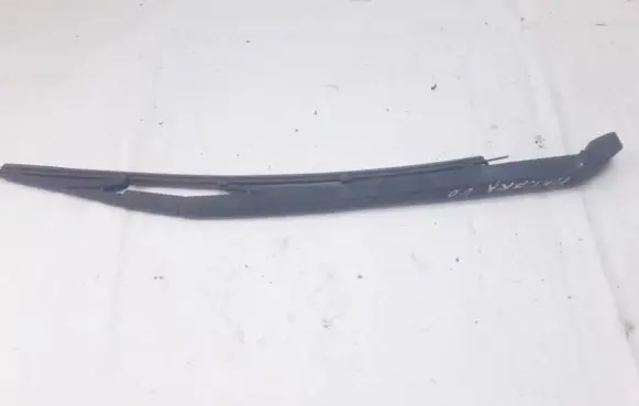 Rear wiper blade arm