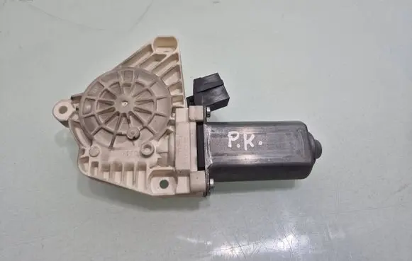Mercedes-Benz B W245 Front door window regulator motor A1698204342