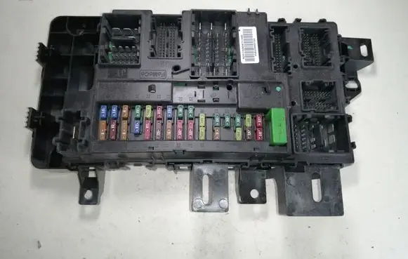 Ford Mustang VI Fuse module FR3T15604BJ FR3T15604