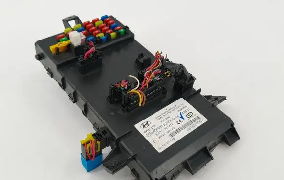 Hyundai Coupe Fuse box set 954102C161 00212165 97RAI000012