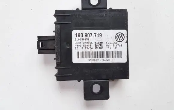 Audi A3 S3 A3 Sportback 8P Alarm control unit/module 1K0907719