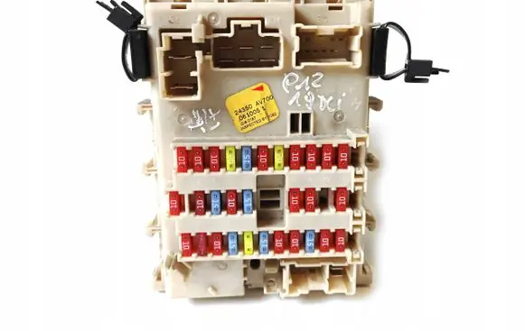 Nissan Primera Fuse box set 24350AV700