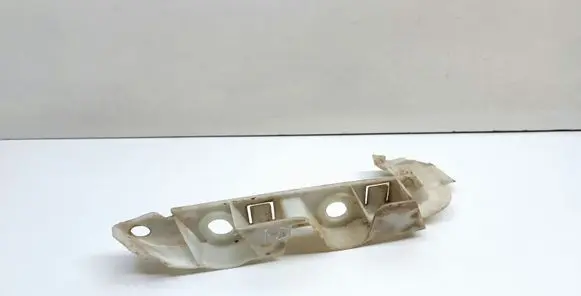 Front bumper mounting bracket