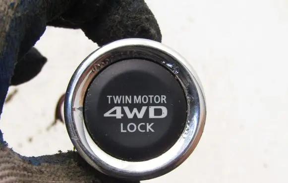 Mitsubishi Outlander Suspension ride height/mode switch 8602A079