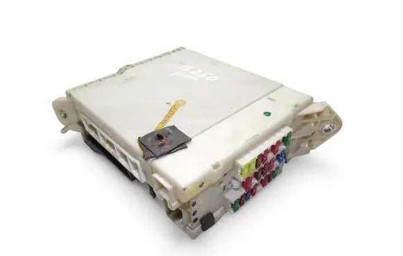 Lexus IS 220D-250-350 Fuse module 6A261710 07175L30