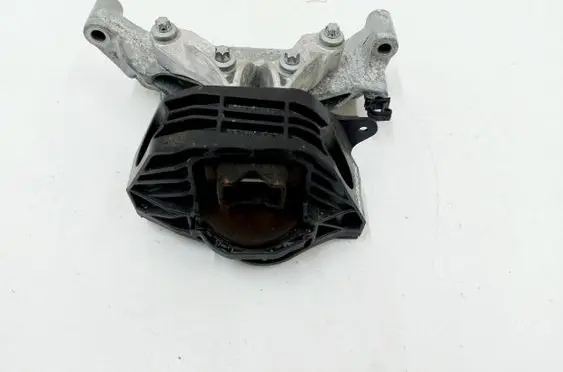 Jeep Avenger Engine mount vacuum valve 9813582980