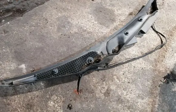 Mercedes-Benz E W212 Wiper trim A2128301213