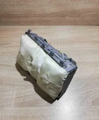Toyota Prius (XW20) Side airbag Y12K7298027 H03334107P2A Passanger