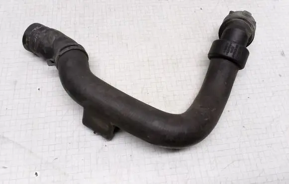 Volkswagen PASSAT B5.5 Engine coolant pipe/hose 8D0121101AD