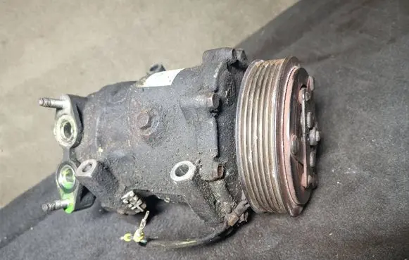 Volvo V70 Air conditioning (A/C) compressor (pump) 31291821 L78L67