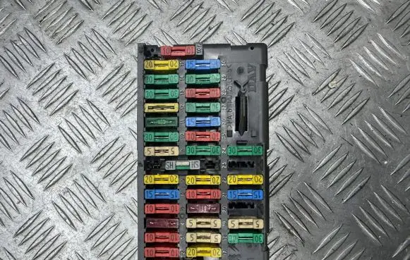 Peugeot 406 Fuse box set 9459081380