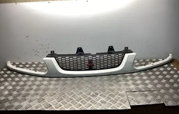 Mitsubishi Space Gear Front bumper upper radiator grill MR322168