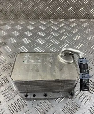 Audi Q7 4M Engine oil radiator 059117015K