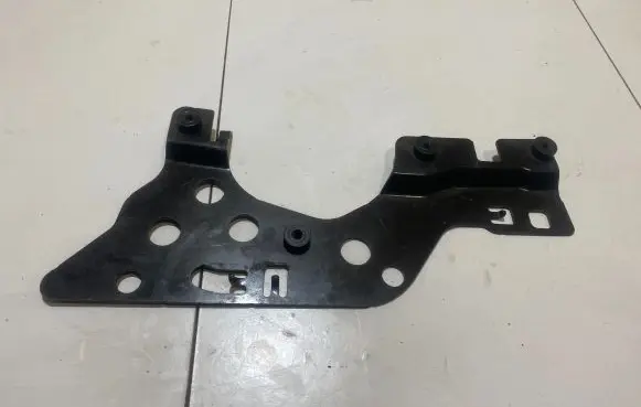 Ford Mustang VI Other engine bay part FR3B63016A52A