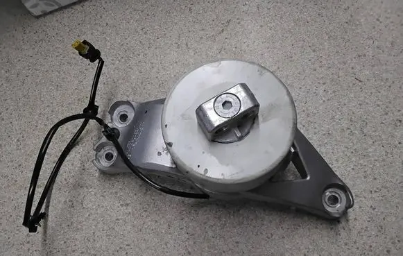 Mercedes-Benz S W223 Engine mount bracket A2232409800