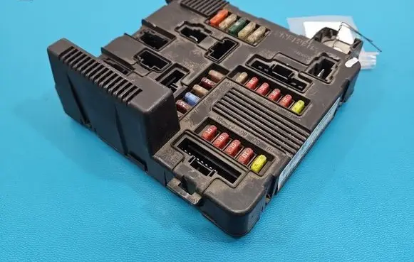 Renault Megane II Central body control module 8200306033B IMPRK1563196