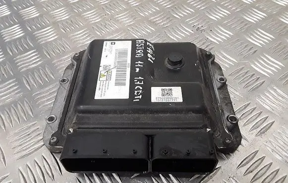 Opel Astra J Engine control unit/module 275820955101 55577647