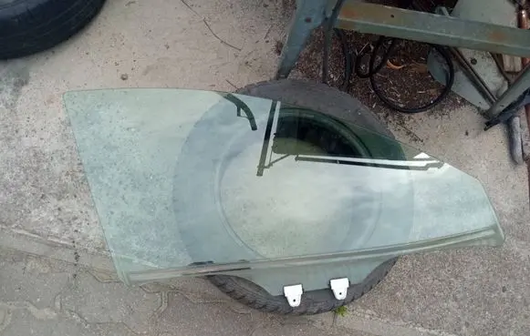 Mazda CX-5 Front door window glass four-door KD5358510B9D