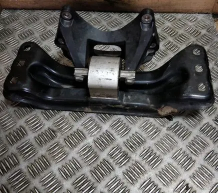 Mercedes-Benz E W213 Engine mounting bracket A2052405300